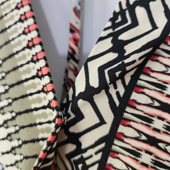 BCBGeneration Tropical‎ Ripple Low V-neck Bodysuit Size Medium - Picture 6 of 11